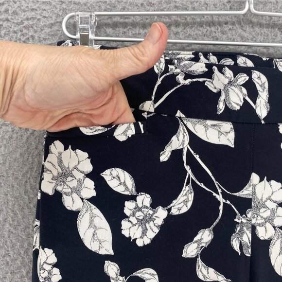 Chicos Pants Womens 00 US 2 Brigitte Black Floral So Slimming 360 Slim Ankle NWT - Picture 5 of 12